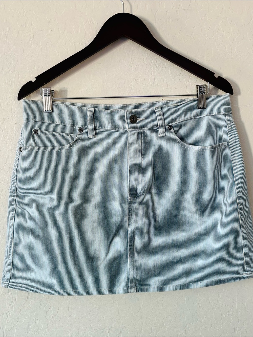 Two by Vince Camuto Light Blue & White Striped Denim Mini Skirt Size 10